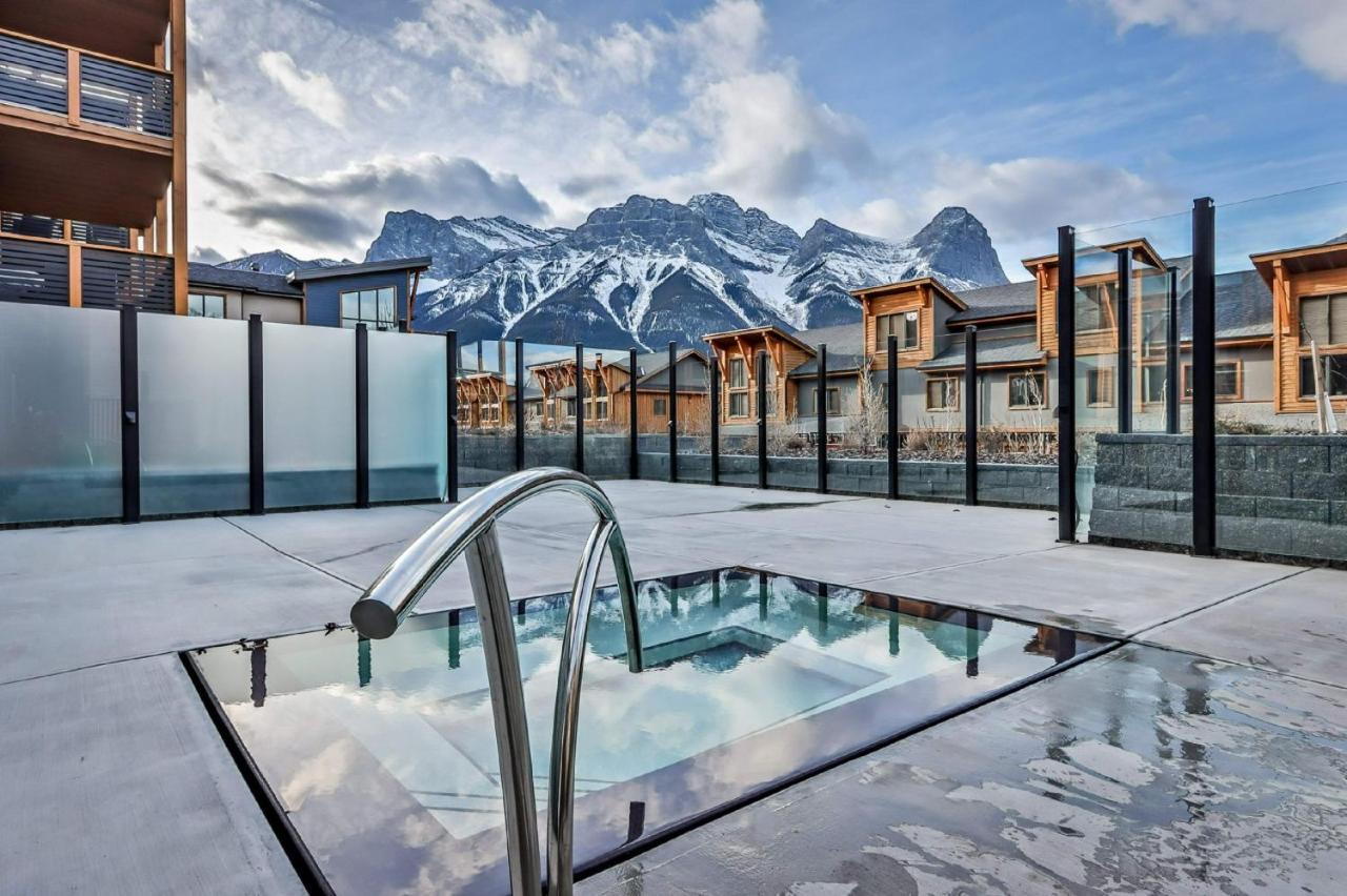 White Spruce Lodge By Spring Creek Vacations Канмор Екстериор снимка